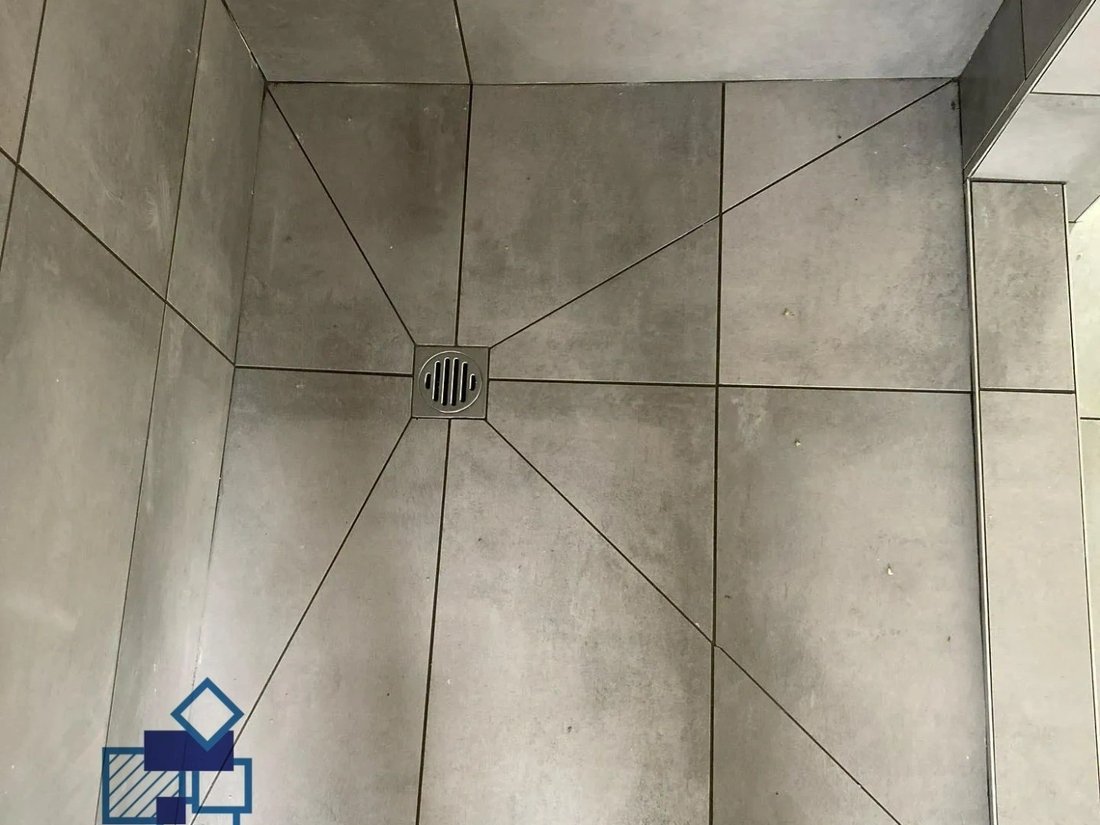 Shower floor falling to the waste